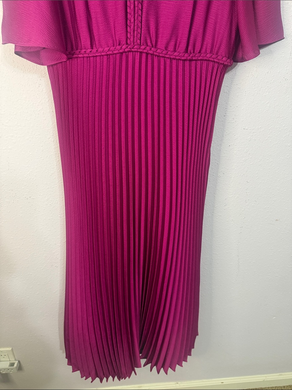Sezane Florencia Women Pleated V-Neck Midi Dress in Fuchsia Size 40/8 - Picture 5 of 9